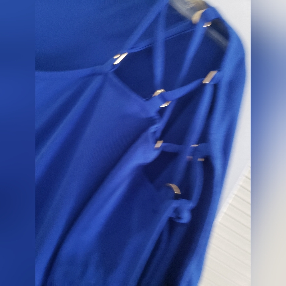 Express Open Shoulder Top - Picture 6 of 6
